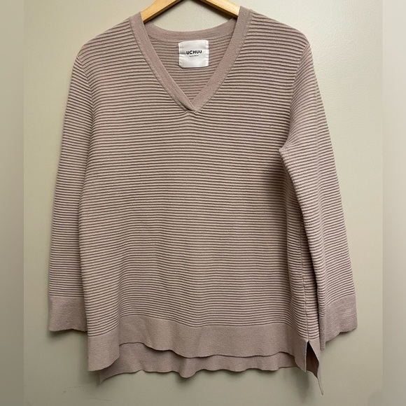 Uchuu Montreal Ribbed V Neck Sweater - Picture 2 of 6